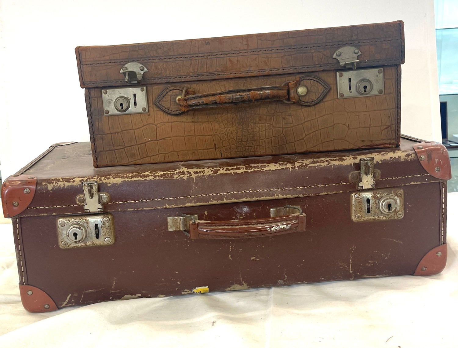 2 Vintage travel cases