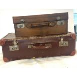 2 Vintage travel cases