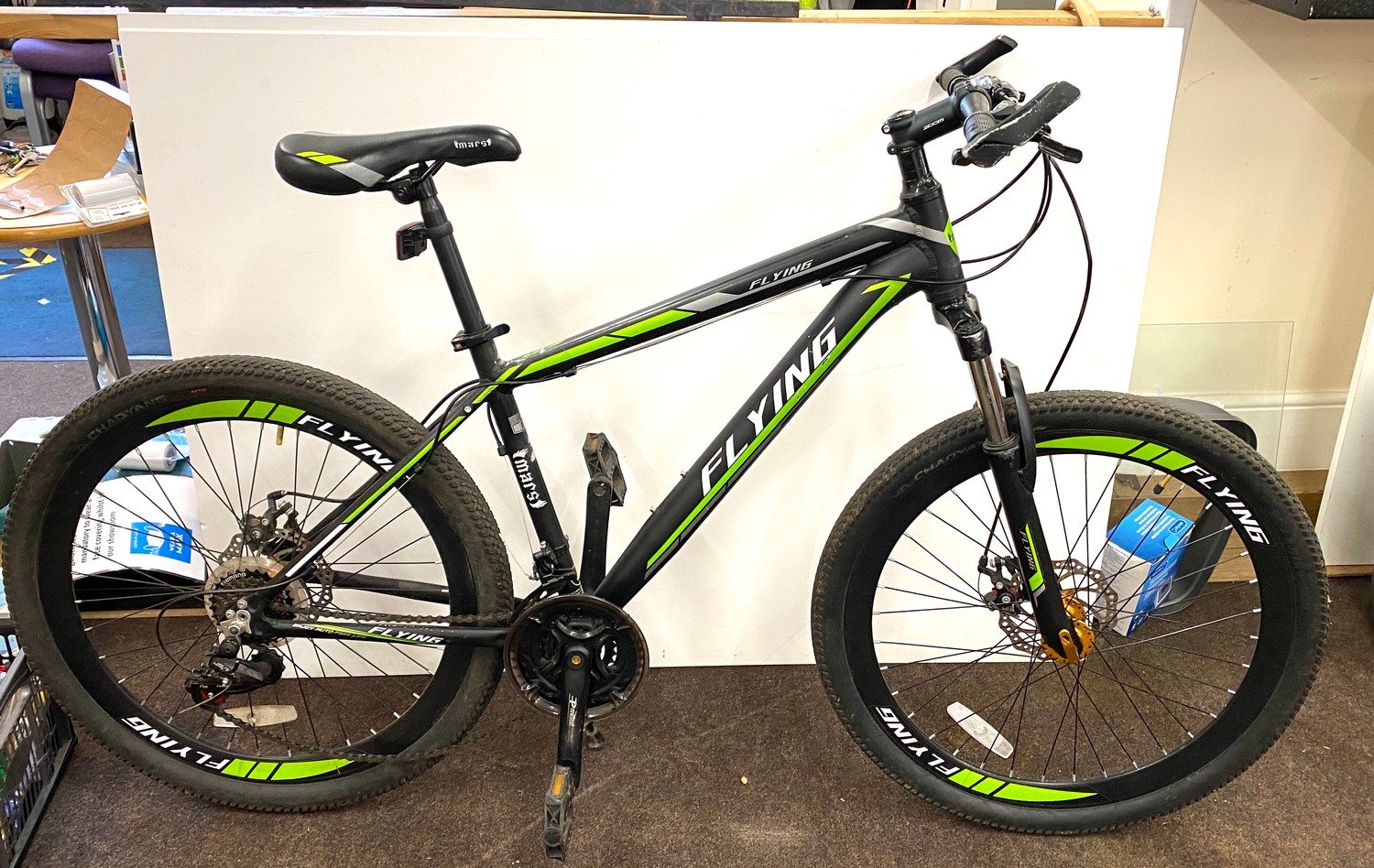 FLYing Lightweight 21 speeds Mountain Bike with disc brakes front and rear, brakes working