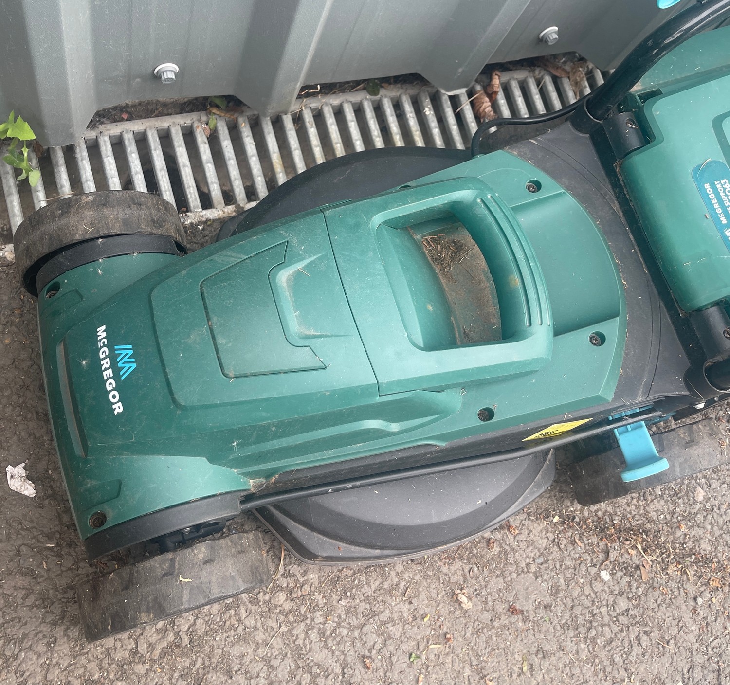 Mcgregor lawn mower with grass box working order - Image 2 of 2