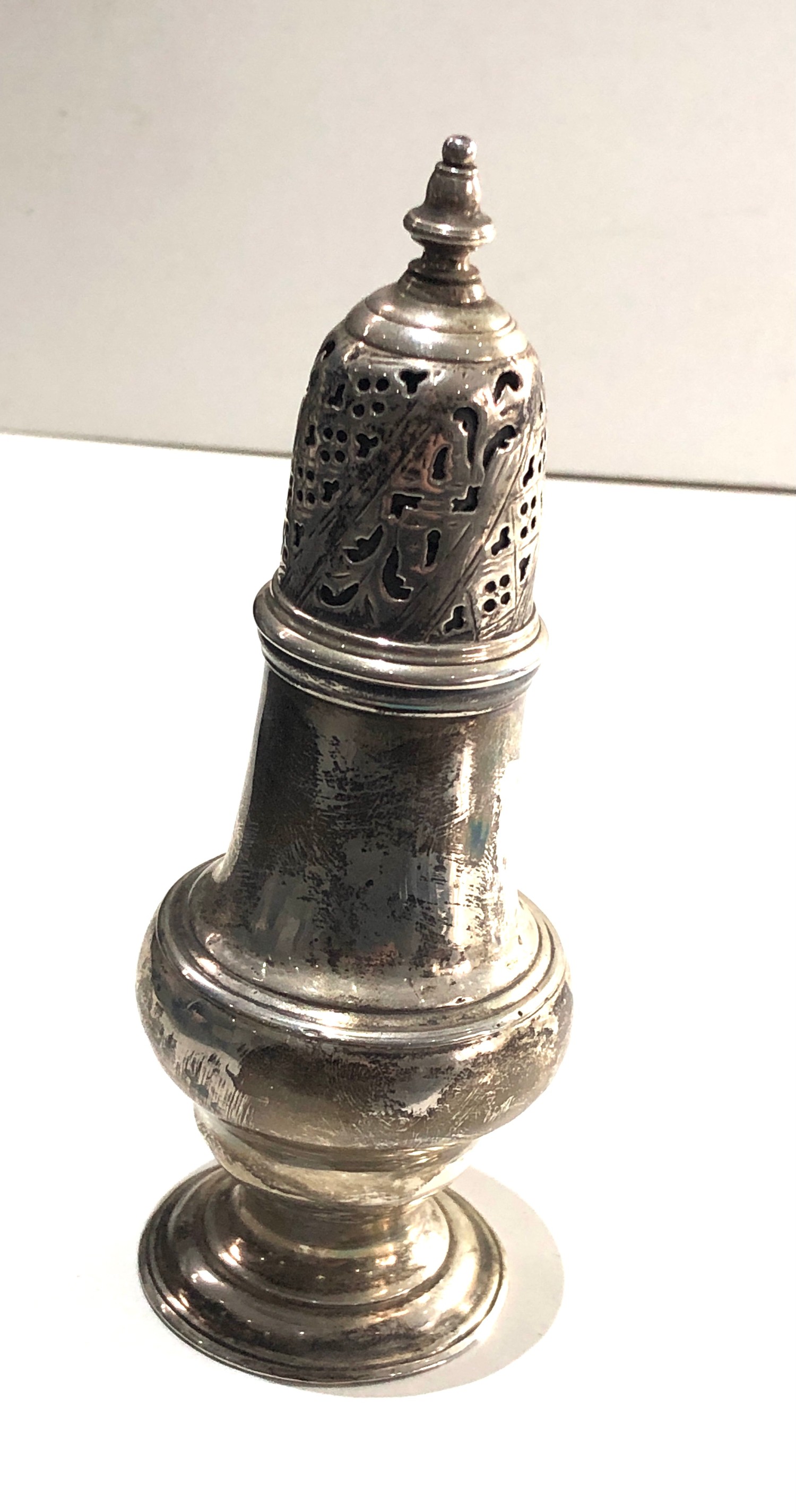Georgian silver pepper measures approx 13.5cm tall weight 92g