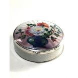A Fine silver and enamel lidded box with floral enamel lid measures approx 5cm dia by 1.7cm 925