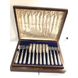 Fine set of 12 silver fish knives and forks in fitted case sheffield silver hallmarks to blades