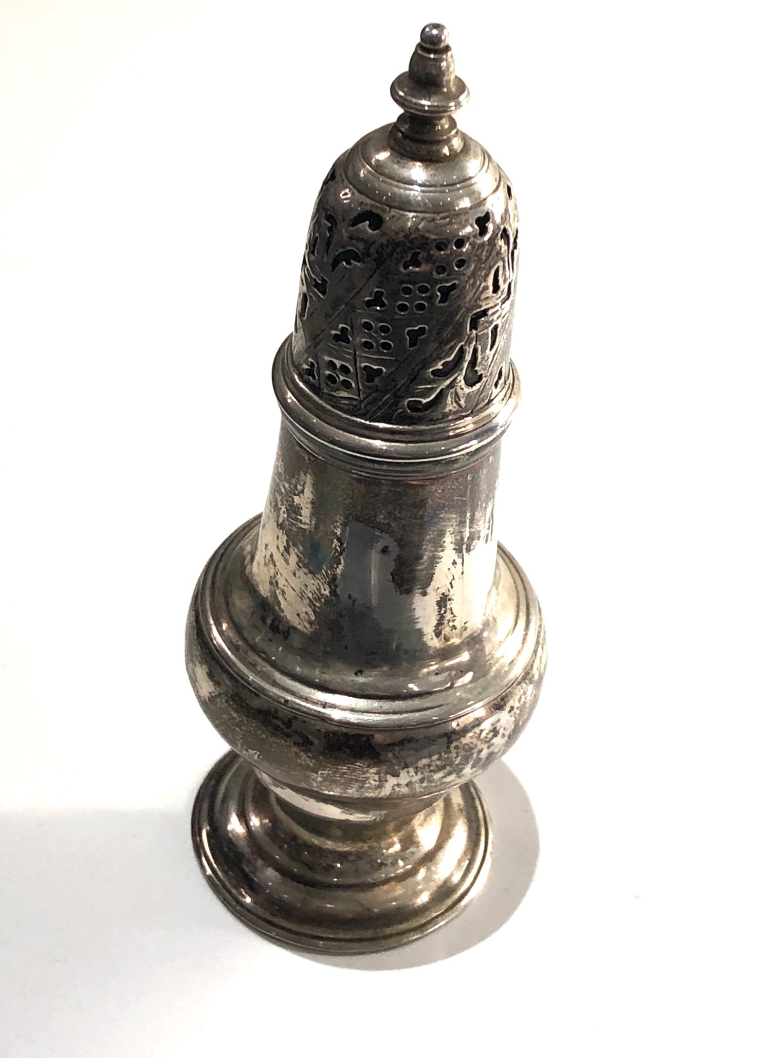 Georgian silver pepper measures approx 13.5cm tall weight 92g - Image 2 of 4