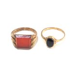 2 x 9ct Gold rings inc. carnelian, onyx 7.1g