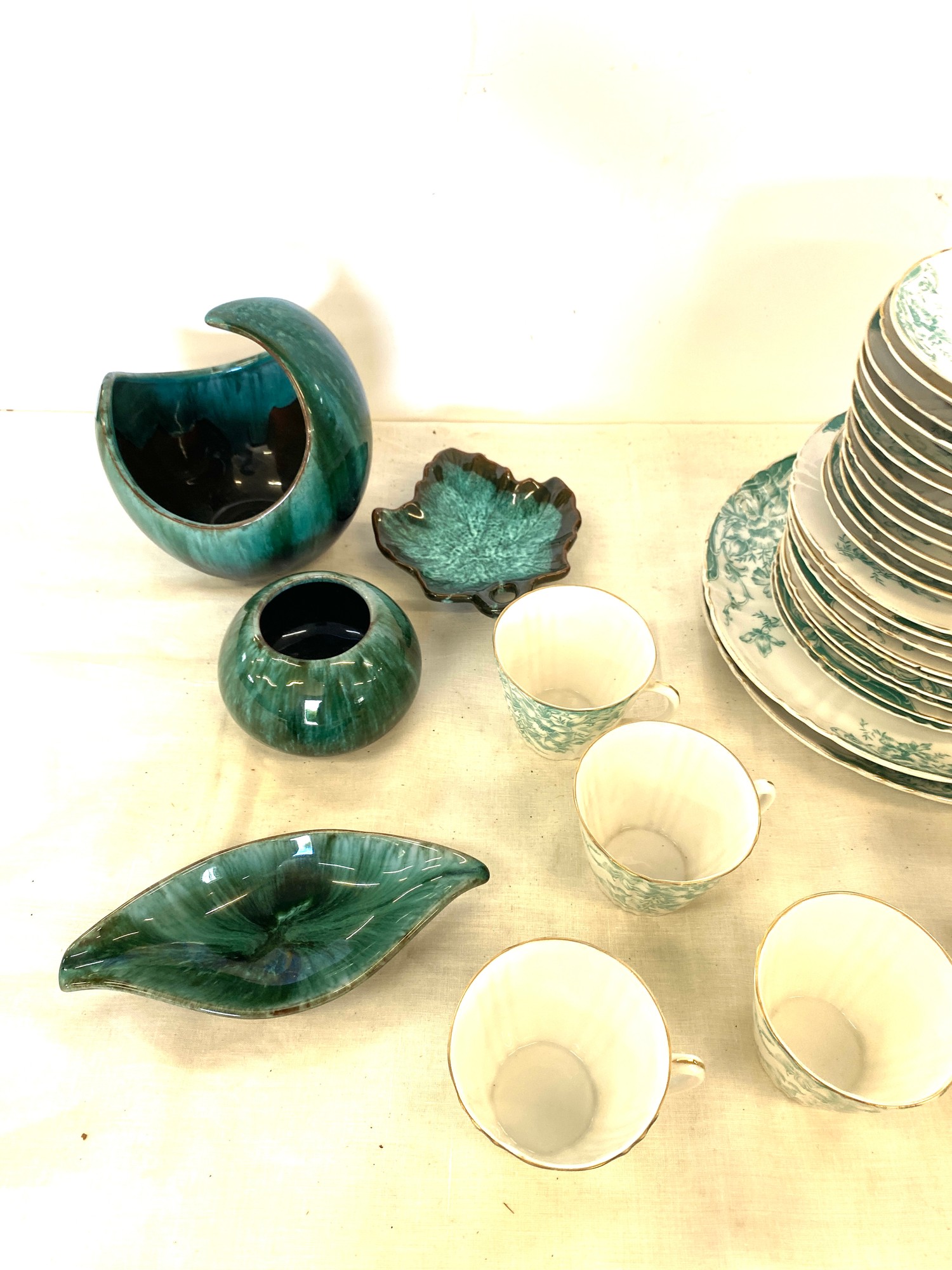 Part victorian tea set and 4 pieces of Canadian pottery - Image 3 of 5