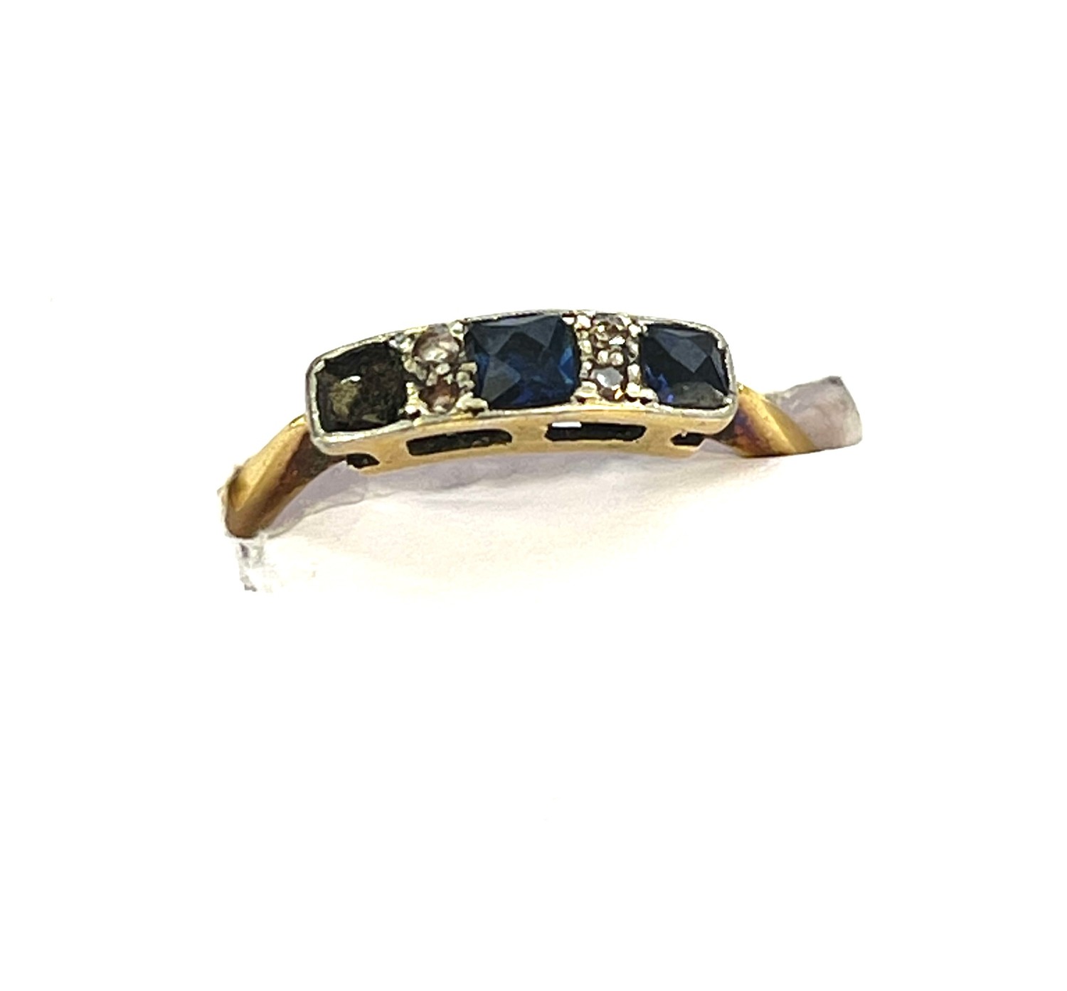 18ct Gold sapphire & diamond ring, one stone missing