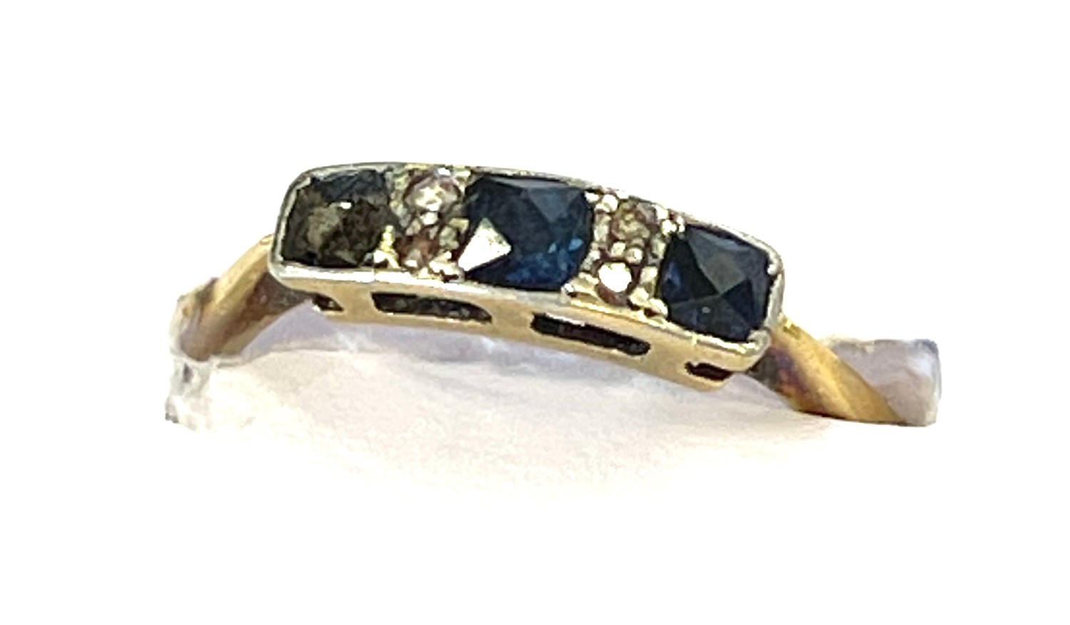 18ct Gold sapphire & diamond ring, one stone missing - Image 2 of 4