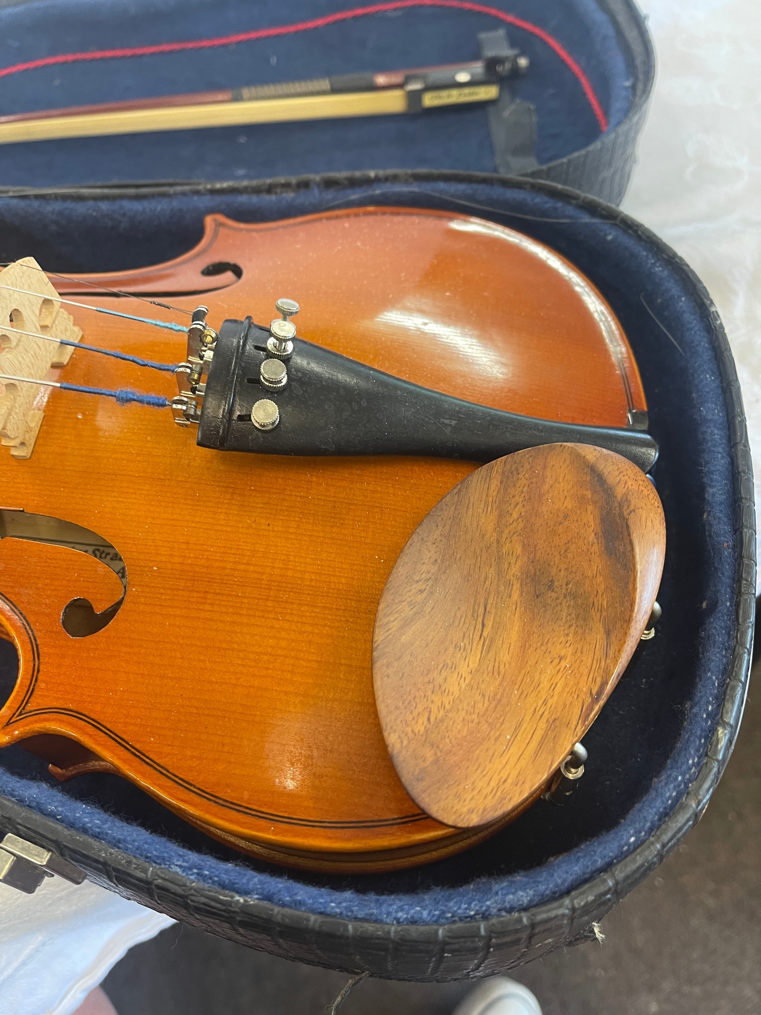 Cased Antonius Stradivarius Cremonenfis Faciebat Anno 1709 Reghin made in Romania violin, P & H - Image 4 of 5