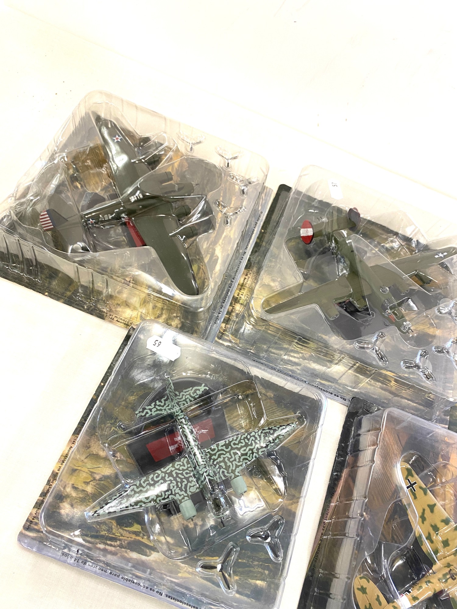 Selection of boxed air craft models includes, 111h-6, boeing b-17c etc - Bild 3 aus 3