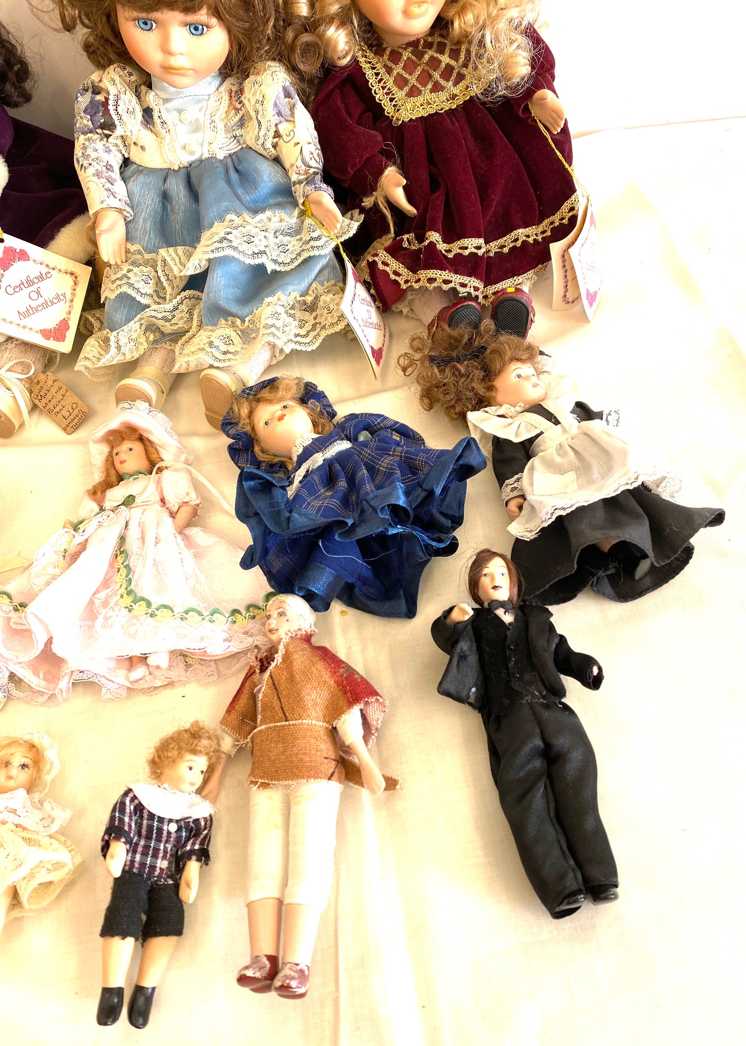 Selection miniature porcelain dolls (11 in total) 3 pot dolls 2 musical - Image 5 of 5