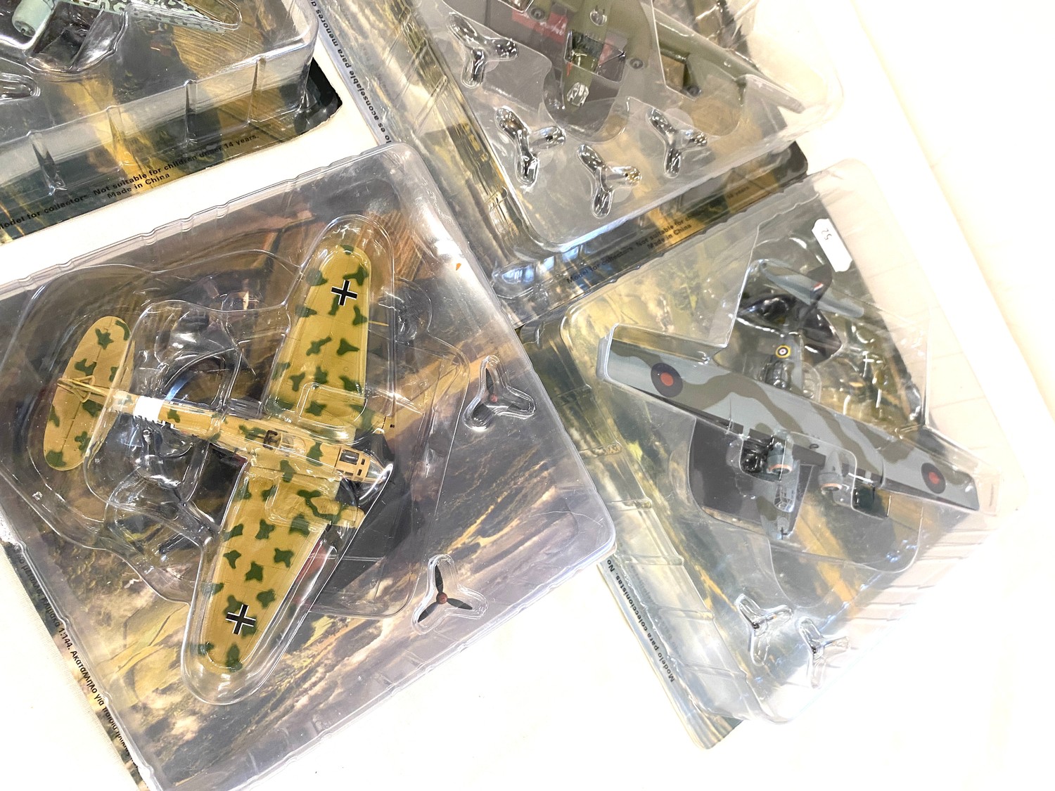 Selection of boxed air craft models includes, 111h-6, boeing b-17c etc - Bild 2 aus 3