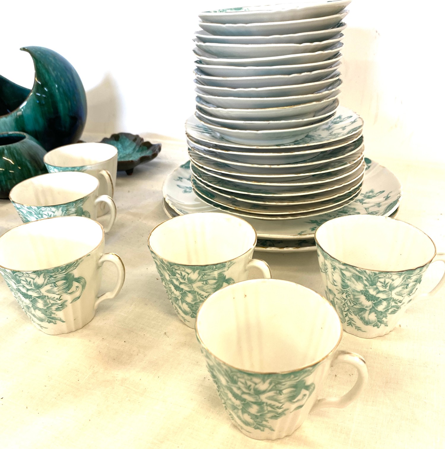 Part victorian tea set and 4 pieces of Canadian pottery - Image 5 of 5