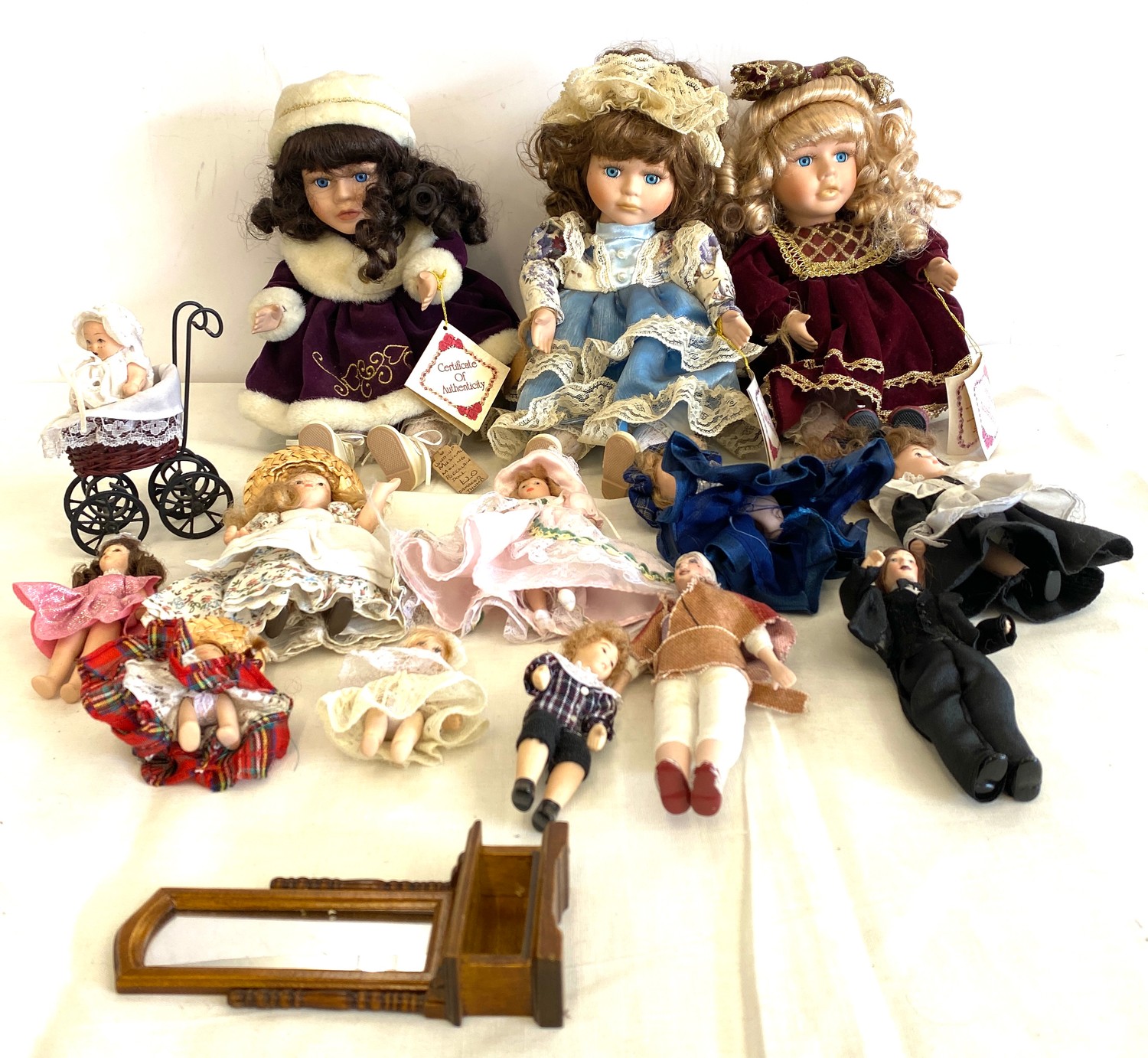 Selection miniature porcelain dolls (11 in total) 3 pot dolls 2 musical