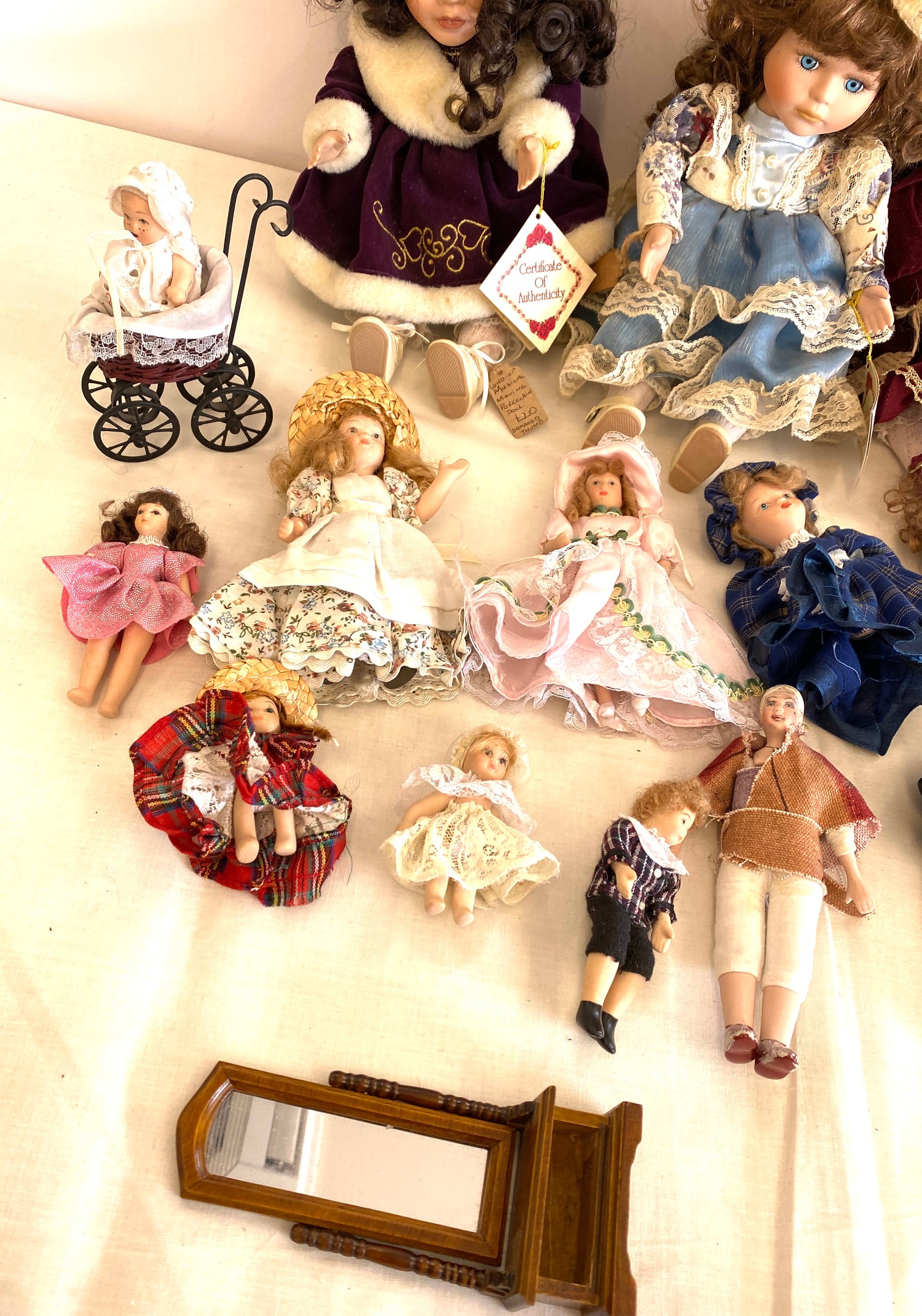 Selection miniature porcelain dolls (11 in total) 3 pot dolls 2 musical - Image 2 of 5