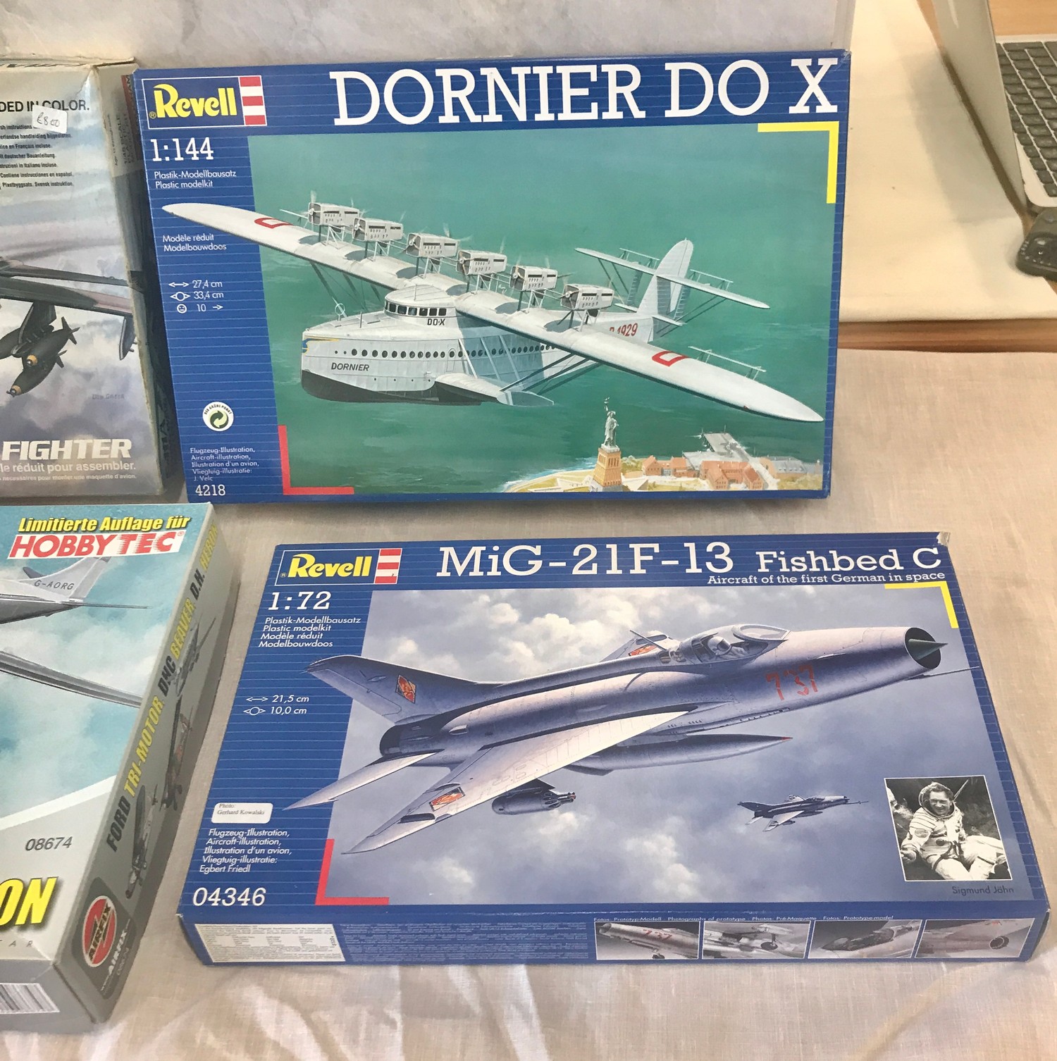 Selection of aircraft models in original boxes, Mongram F-111A Swing wing fighter, Revell Dornier Do - Bild 3 aus 3