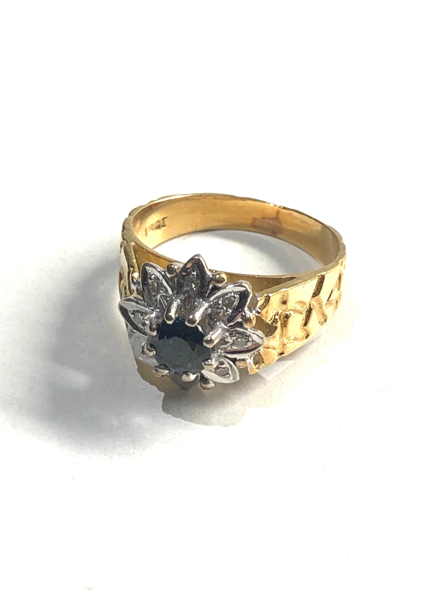 Vintage 18ct gold ring set with sapphire & diamonds 5.8g