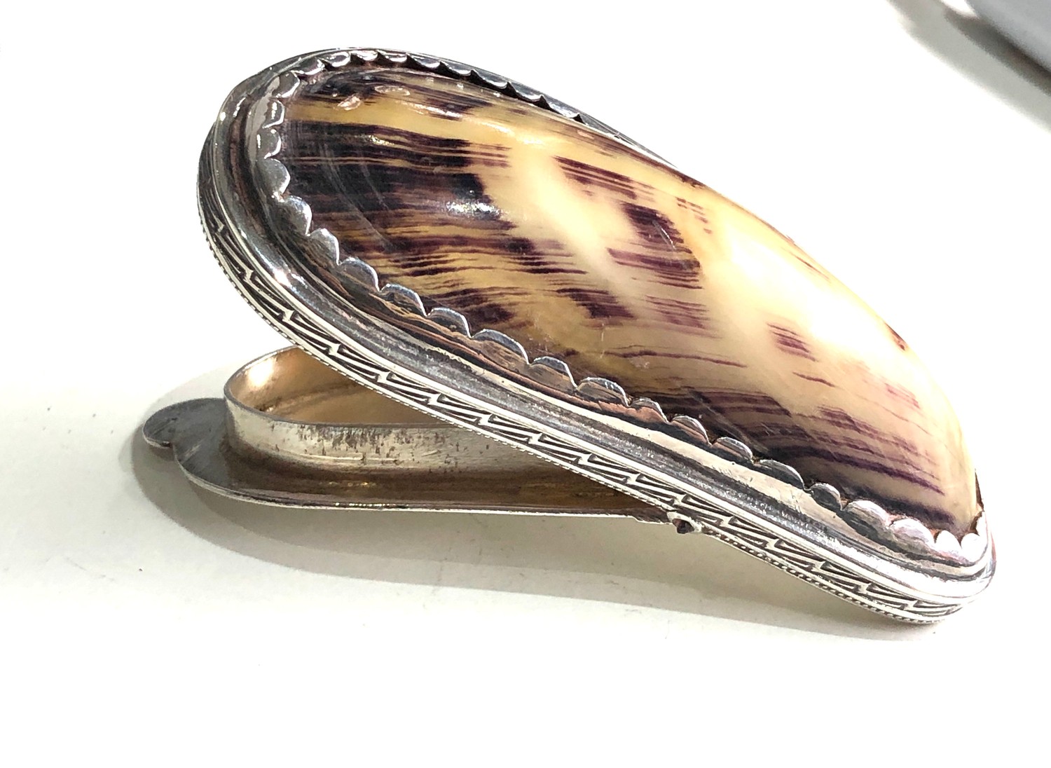 Antique silver and shell snuff box measures approx 8.3cm by 4cm xrt as silver no hallmarks - Image 6 of 6