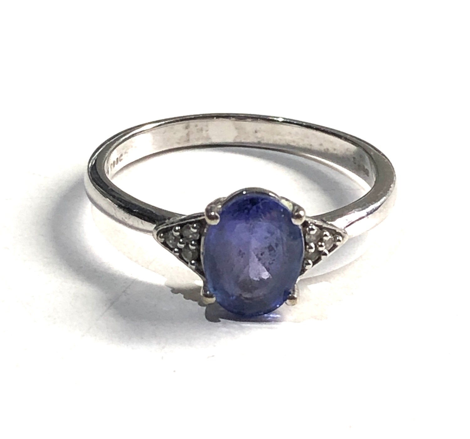 9ct white gold tanzanite and diamond ring - Image 2 of 3