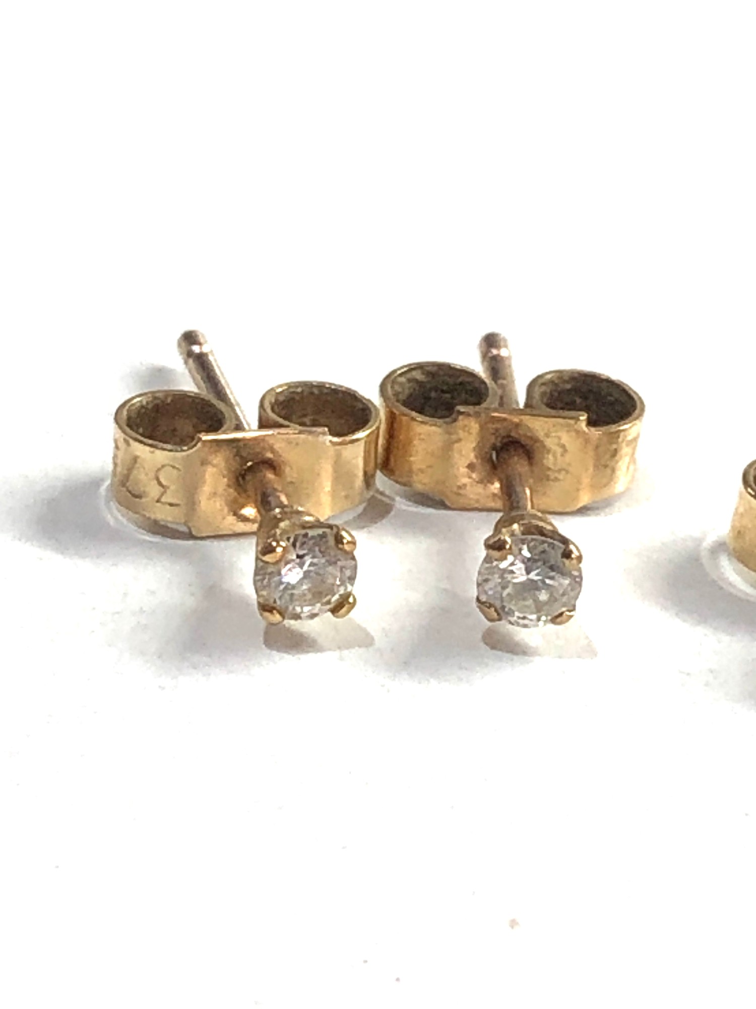 2 x 9ct gold diamond solitaire stud earrings - Image 2 of 3