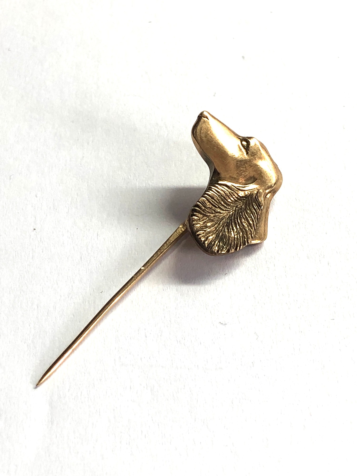 Vintage 9ct gold dog stick pin measures approx 4.2cm long hallmarked 375 on back of head weight 4g