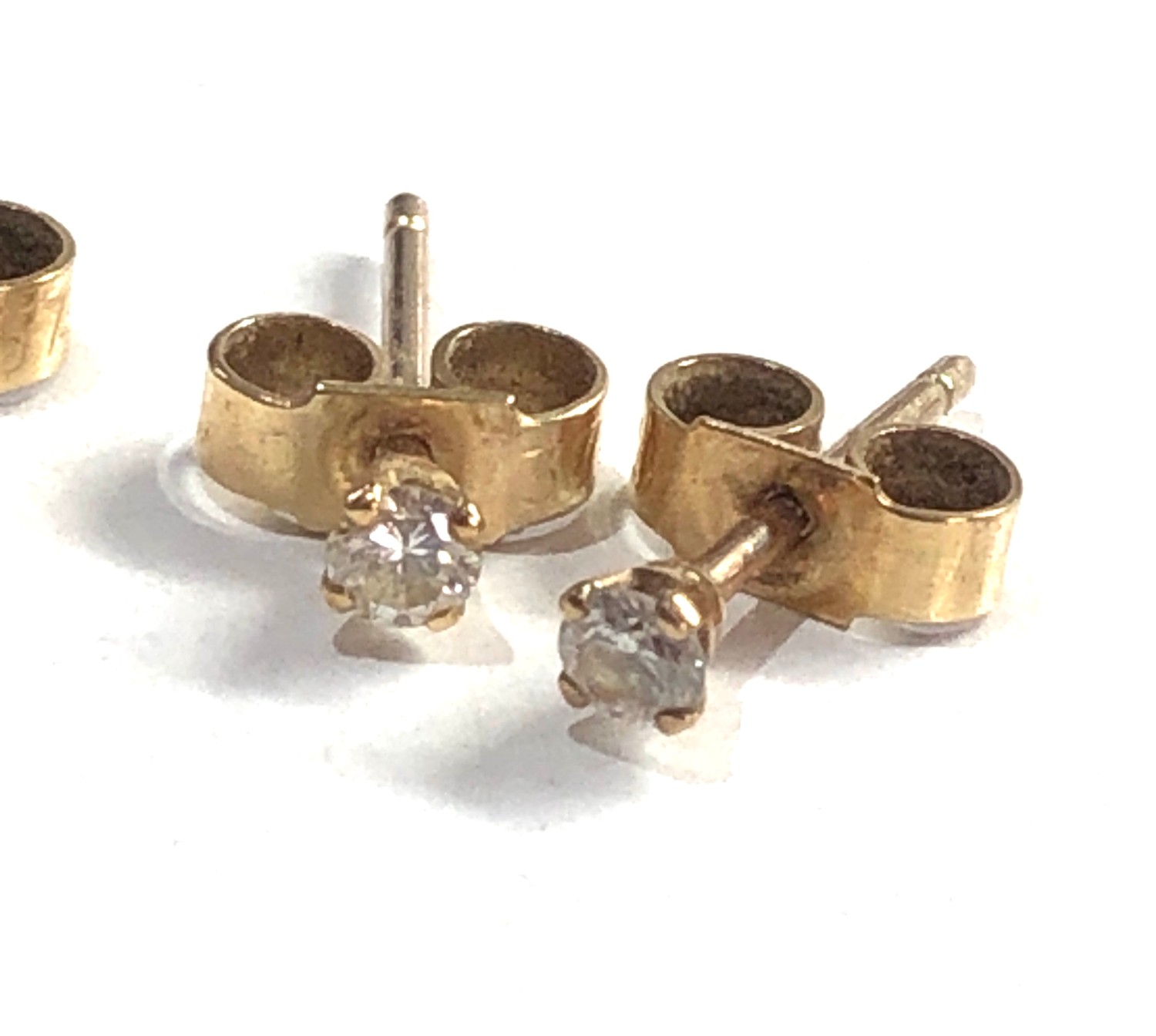 2 x 9ct gold diamond solitaire stud earrings - Image 3 of 3