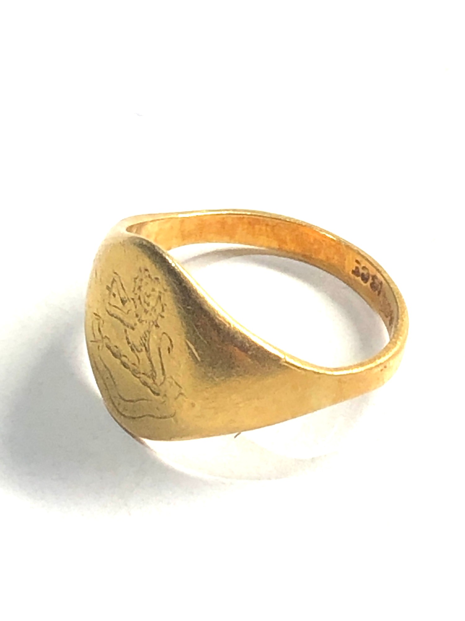 18ct Gold antique crest signet ring 3.5g - Image 2 of 3