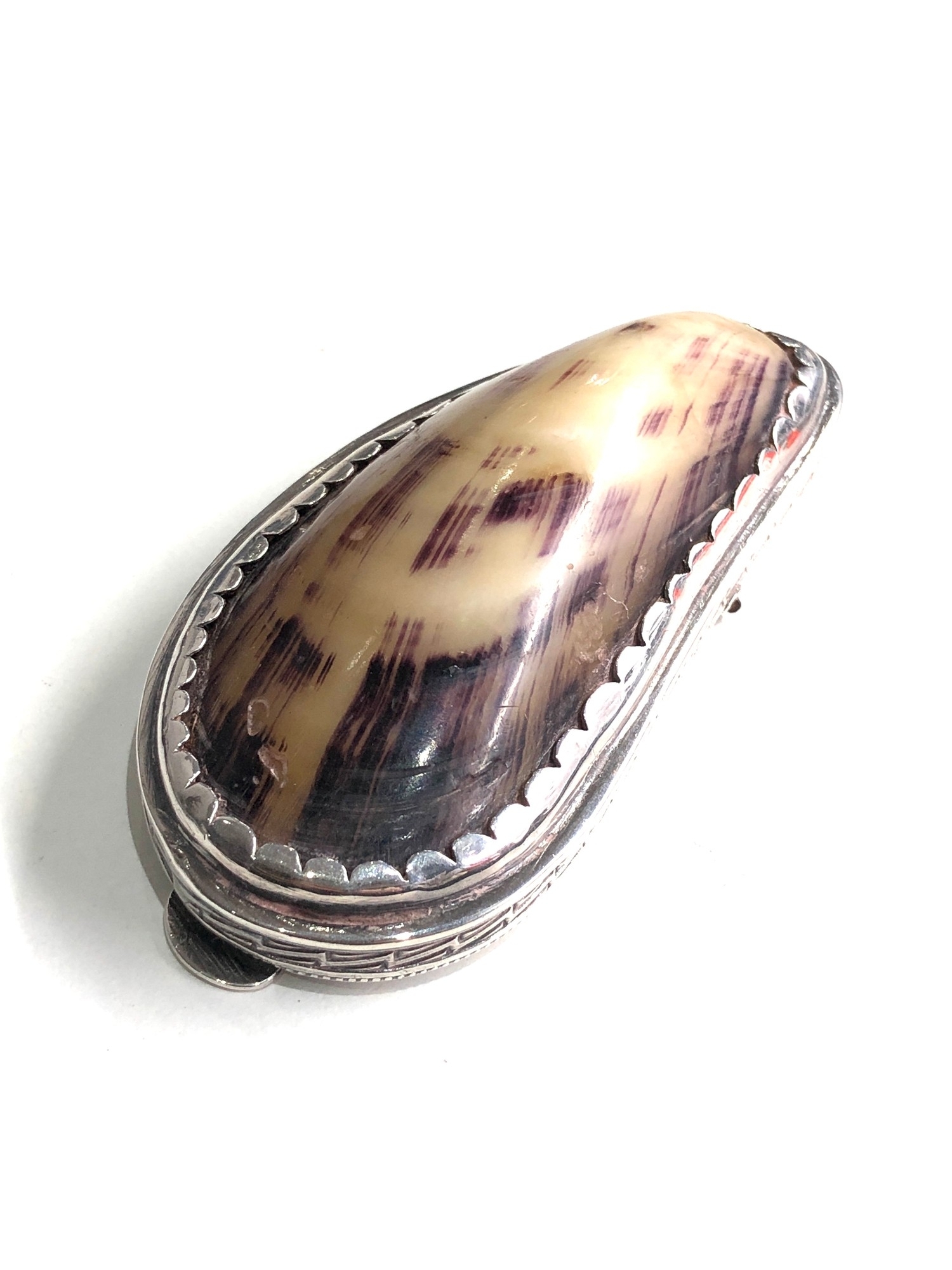 Antique silver and shell snuff box measures approx 8.3cm by 4cm xrt as silver no hallmarks - Image 2 of 6