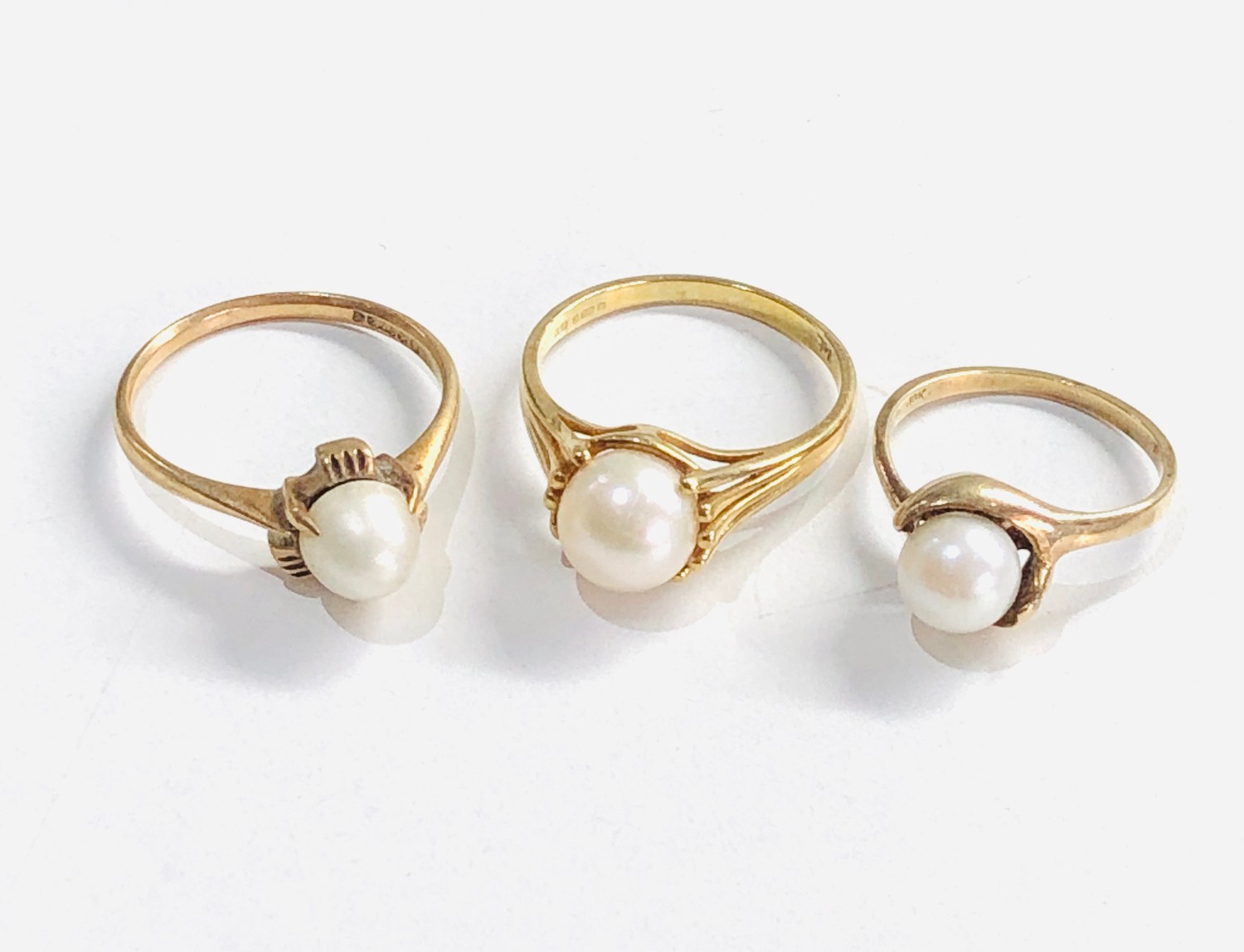 3 x 9ct gold pearl rings 6.5g