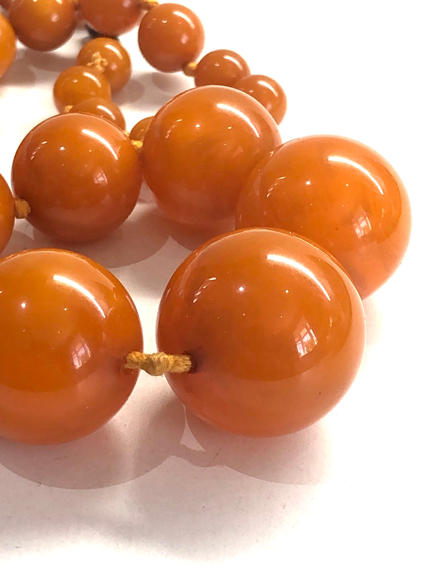 Round egg yolk amber type necklace weight 93g - Image 2 of 5