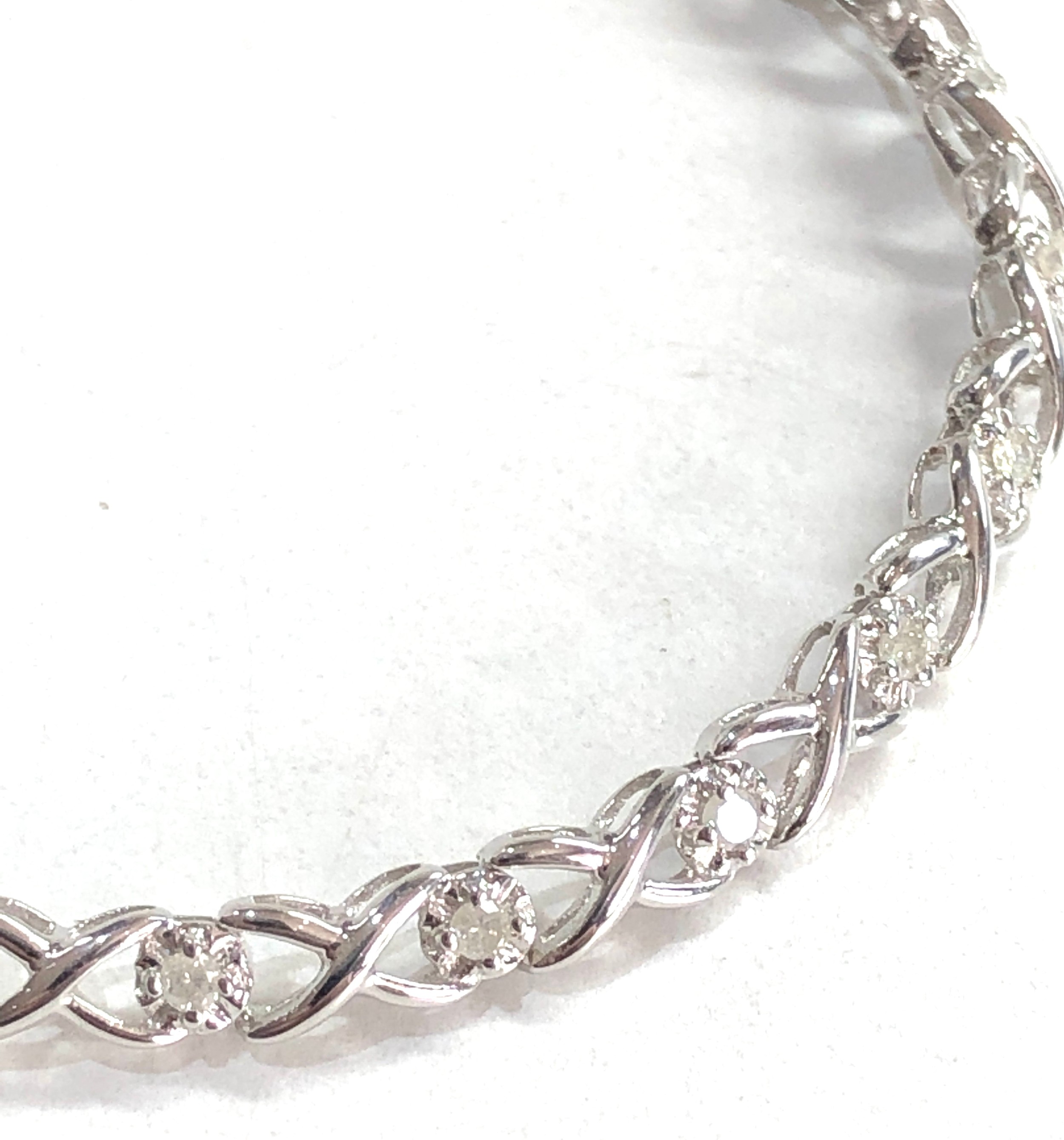 9ct white gold diamond detail tennis bracelet (5.4g) - Image 2 of 3