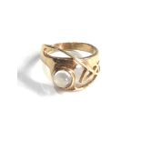 9ct gold celtic design moonstone ring 3.3g