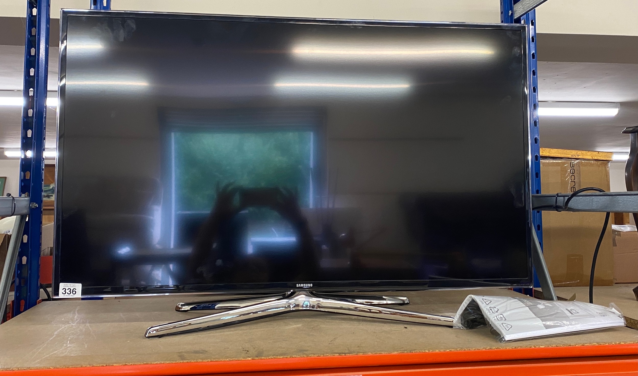 Samsung smart TV 40 inch, with remotes, working order