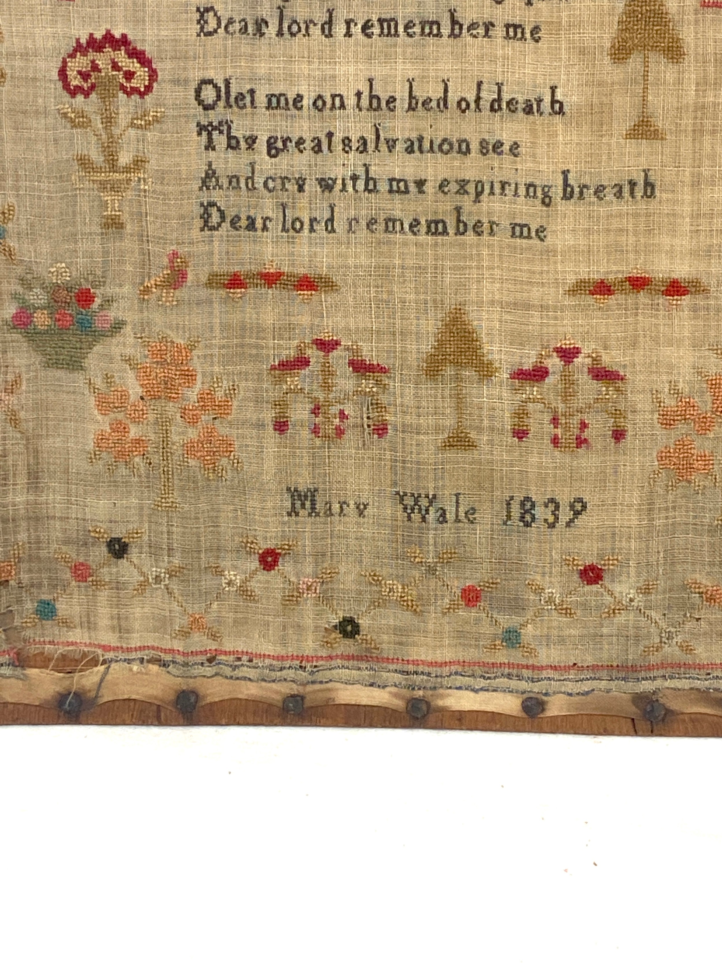 Antique sampler Mary Wale 1839, Approximate measurements: Width 13 inches, Height 16.5 inches - Bild 3 aus 3