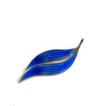 Vintage Norway silver & enamel leaf brooch measures approx 5.7cm by 2cm in good condition