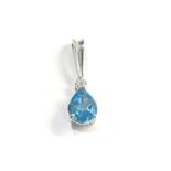 9ct white gold diamond and topaz pendant measures approx 2.3cm drop 1.3g