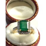 9ct gold diamond & emerald ring weight 3.2g