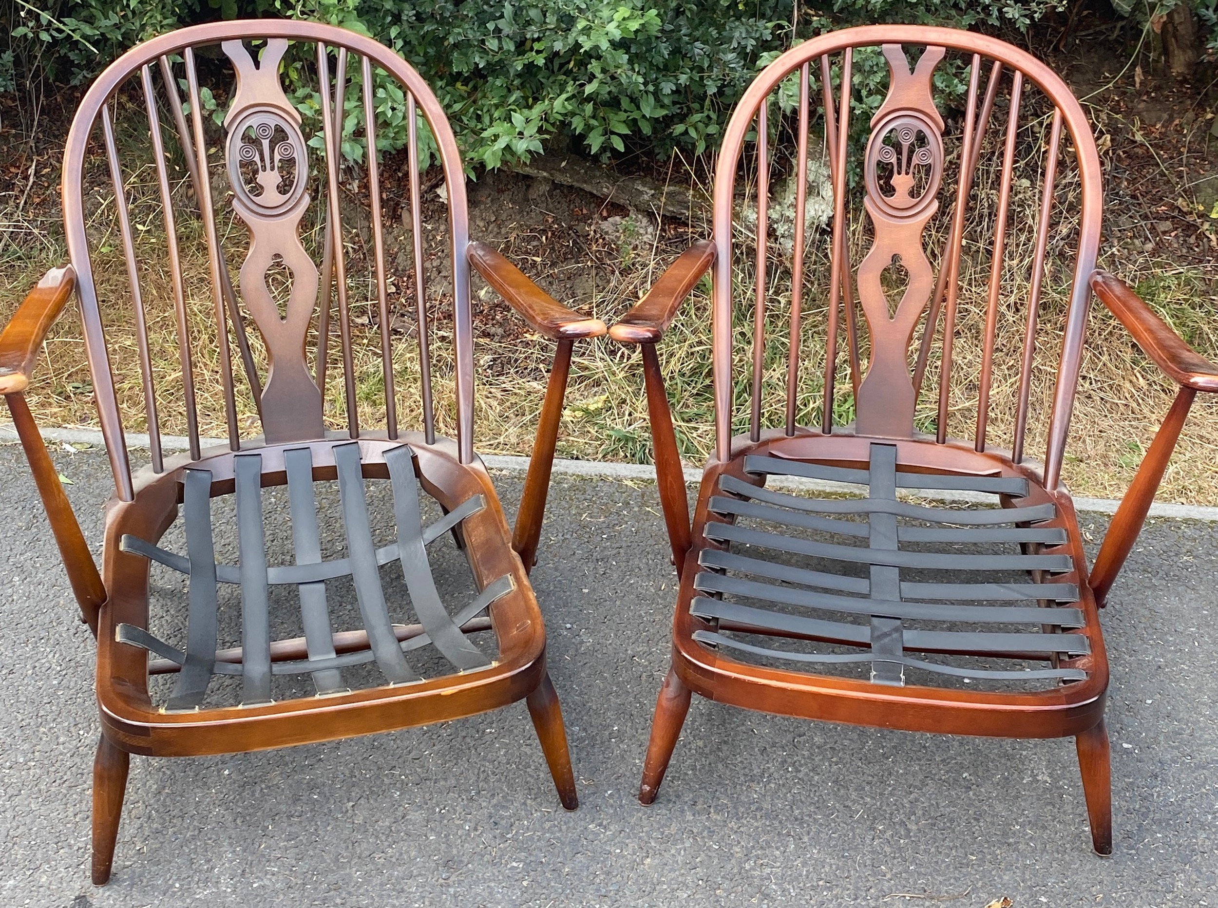 Pair vintage Ercol lounge chairs - Image 2 of 4
