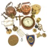 Selection of miscellaneous brass and copper ware to include kettles, bell etc