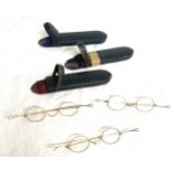 Selection vintage gents spectacles with cases