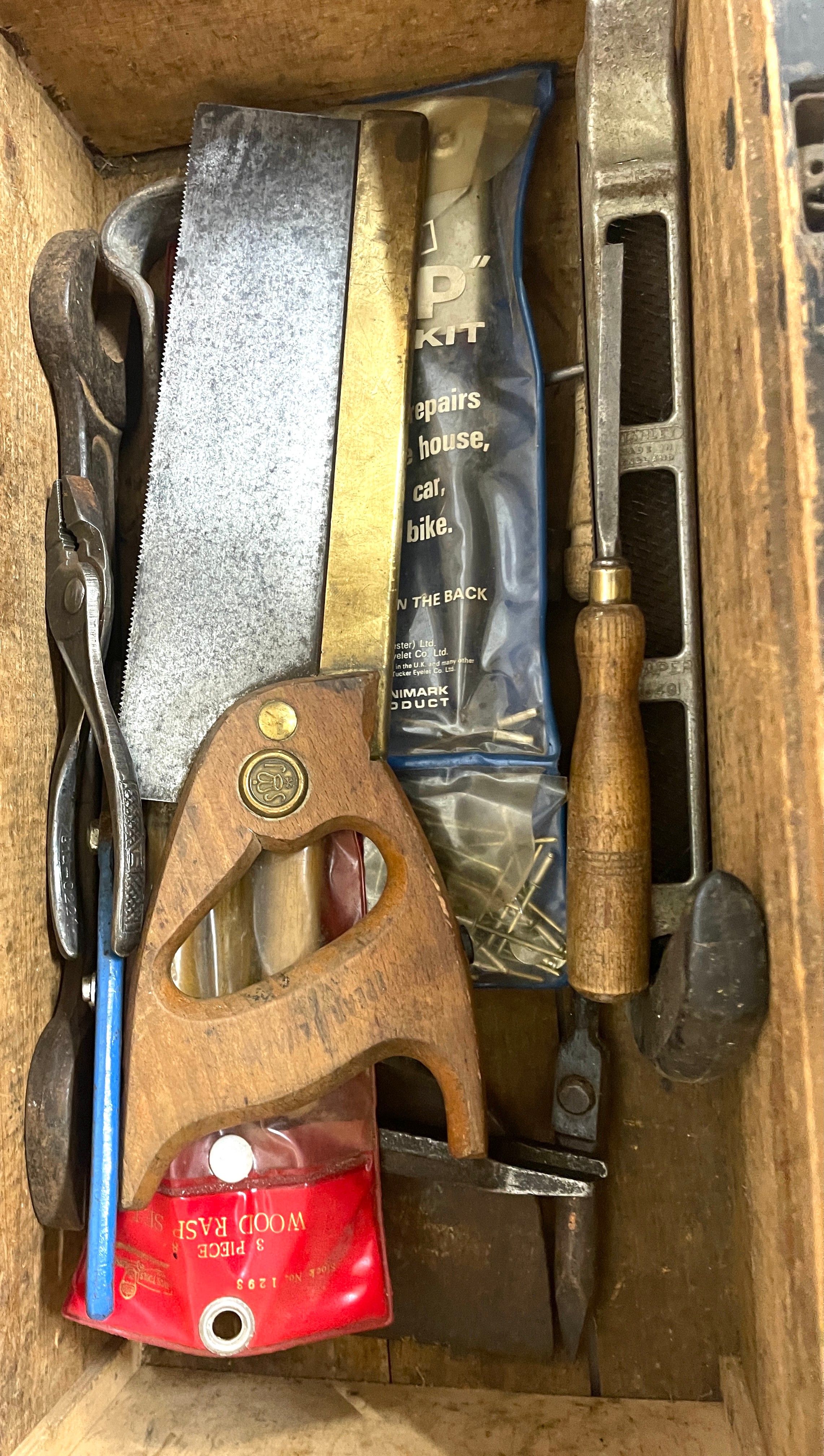 Vintage wooden tool box with tools, to include saws, planes etc - Image 4 of 5