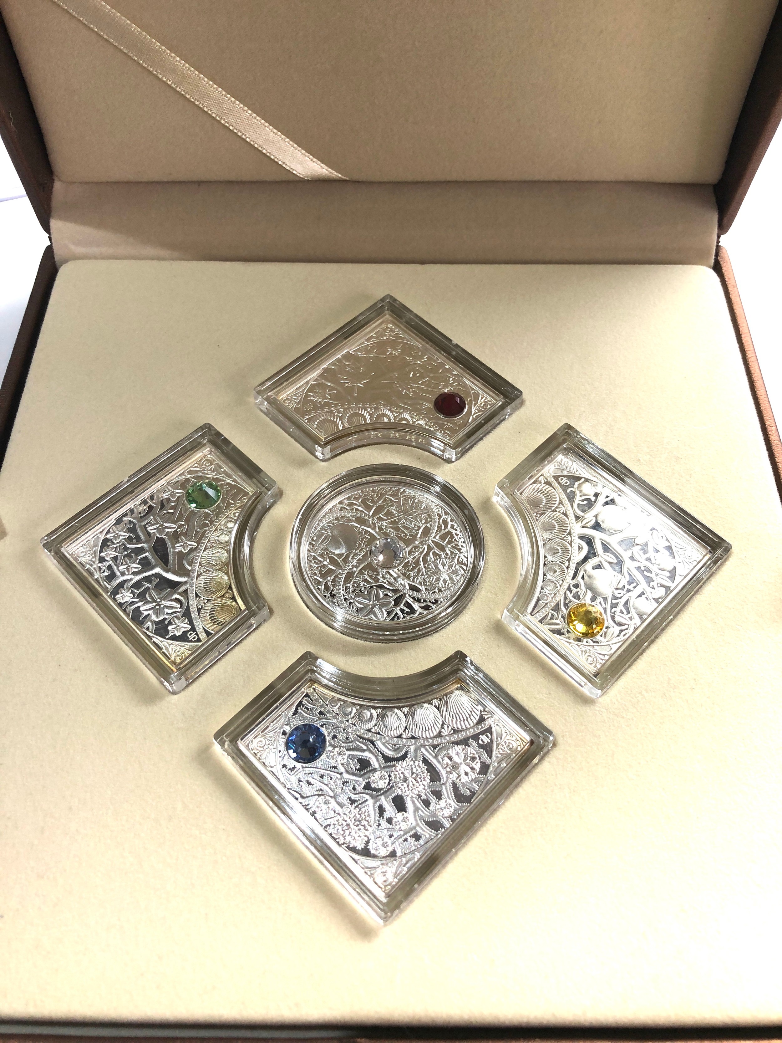 boxed skarbic mennicy polskiej The collection includes 5 silver Ag 925. issued by the Assay Office - Image 2 of 4