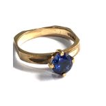 9ct gold vintage synthetic spinel ring (3.6g)