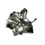 Vintage Danish silver leaf brooch measures approx 5.8cm by 5.5cm