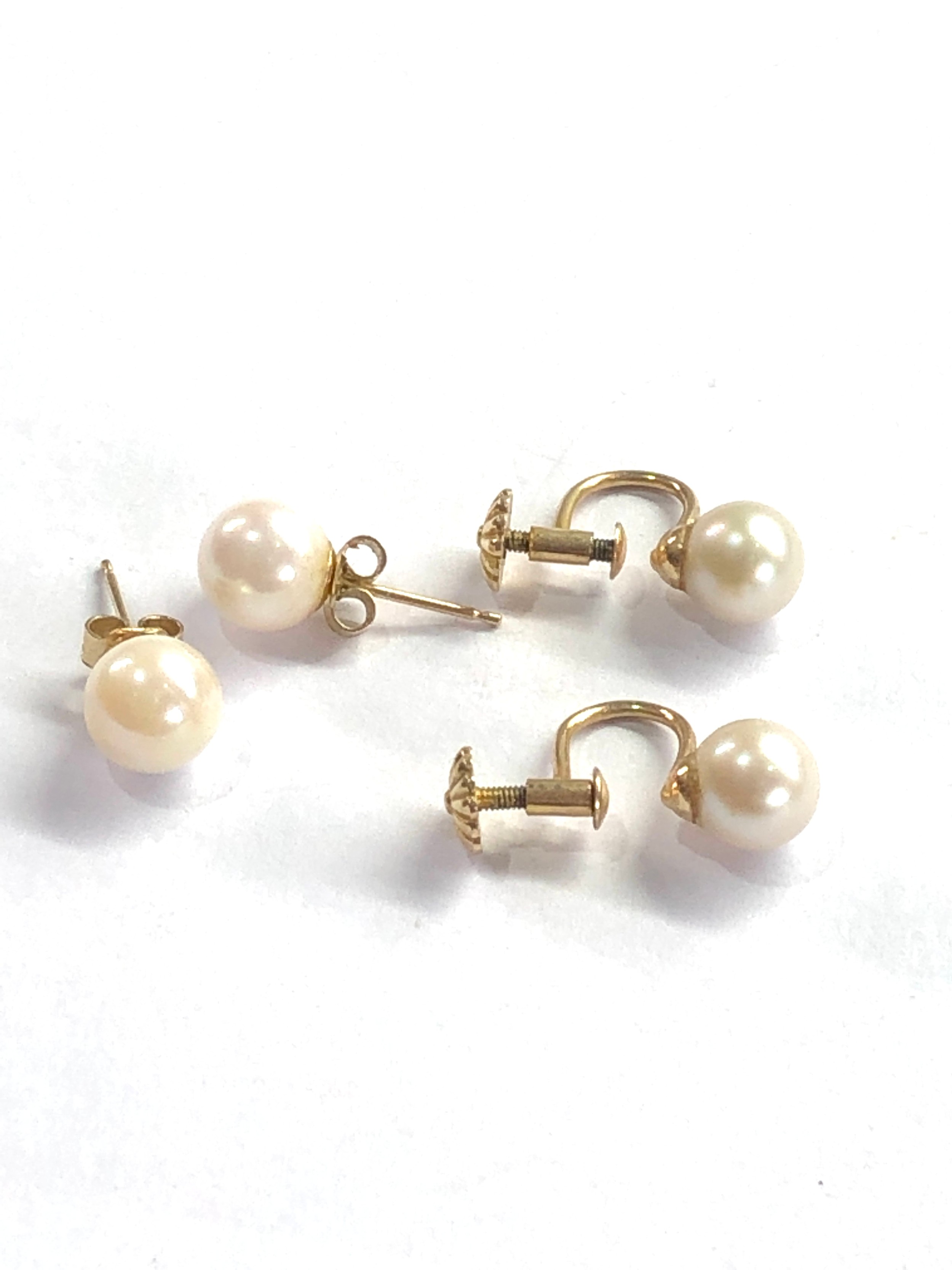 2 x 9ct gold cultured pearl earrings weight 3.6g