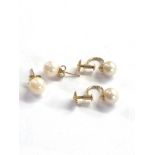 2 x 9ct gold cultured pearl earrings weight 3.6g