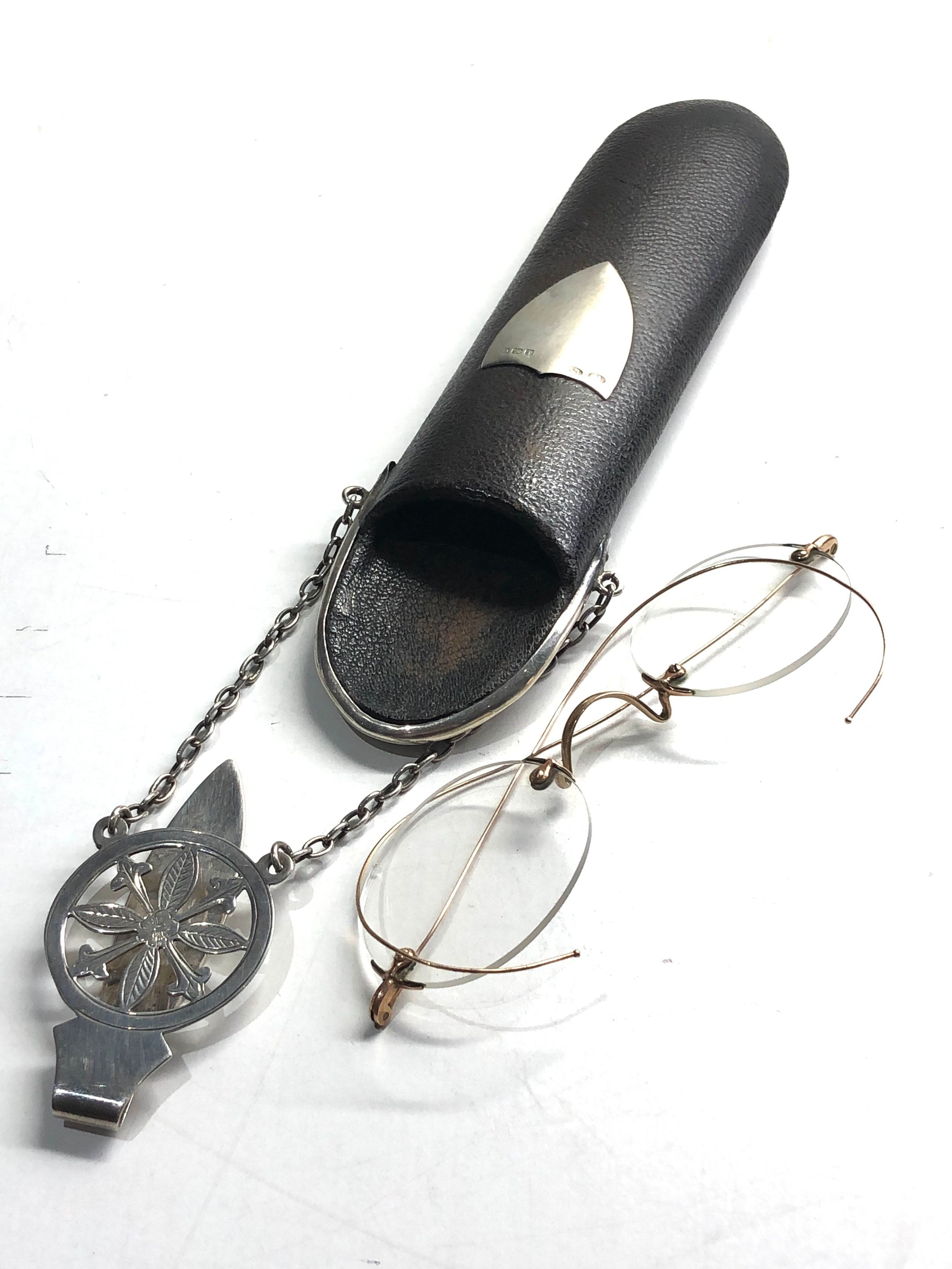 Antique silver chatelaine spectacle case and glasses - Image 2 of 5