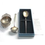 2 silver spoons and silver tea strainer