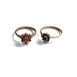 2 x 9ct gold vintage rings inc. garnet & sapphire (2.9g)