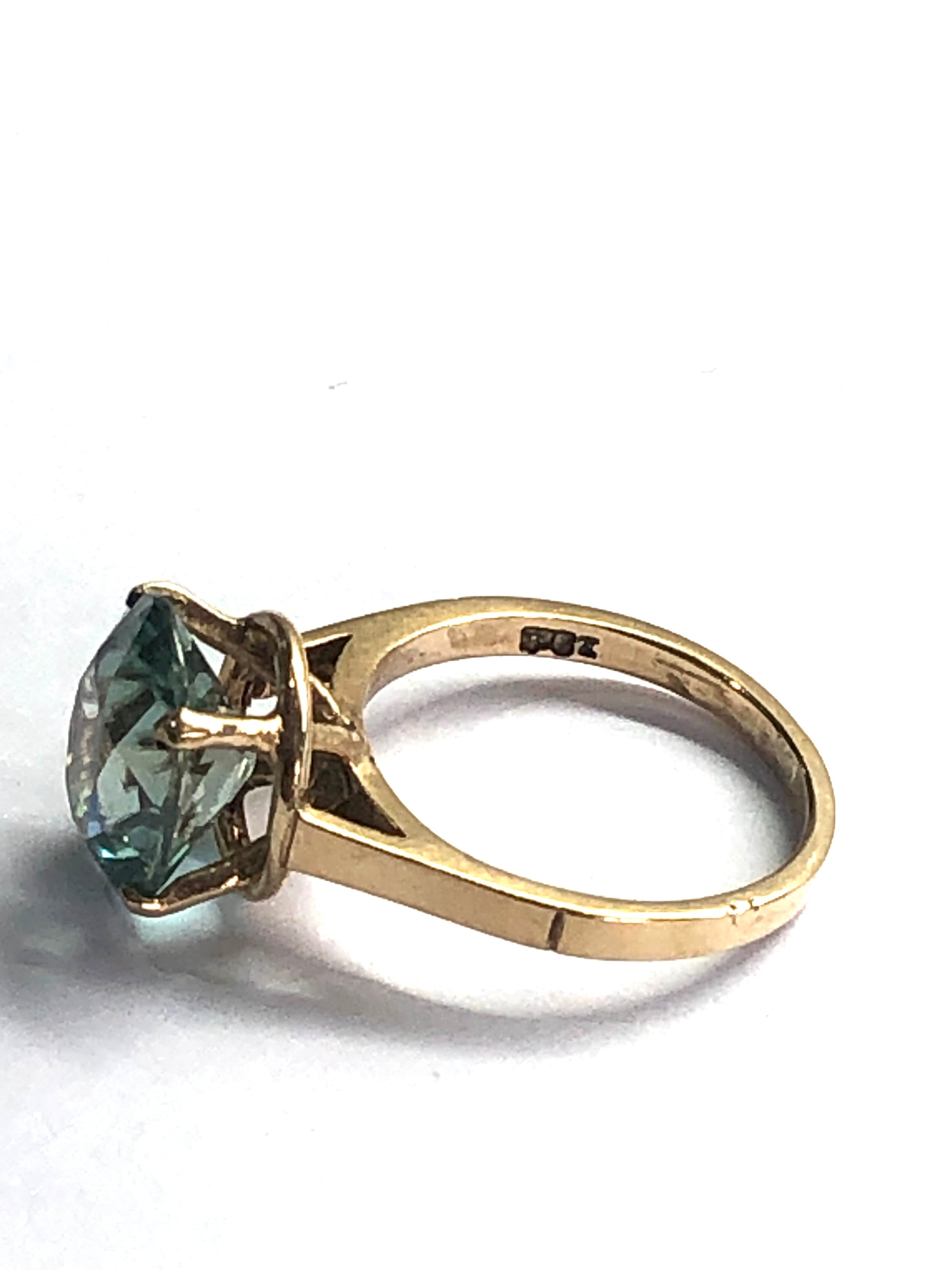 9ct gold blue zircon ring weight 4.2g - Image 2 of 3